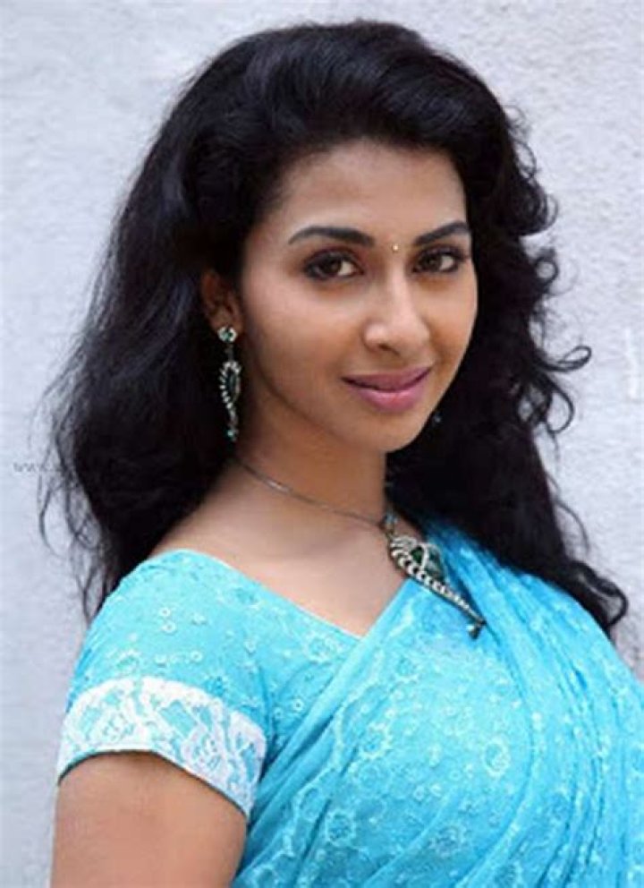 Gayathri Iyer (Urmila Gayathri) Height, Weight, Net Worth, Age, Birthday, Wikipedia, Who, Instagram, Biography