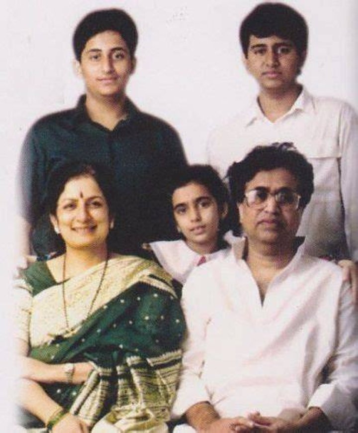 
Hridaynath Mangeshkar Wife Bharati Malvankar Mangeshkar Age Today – See The Family Photos 